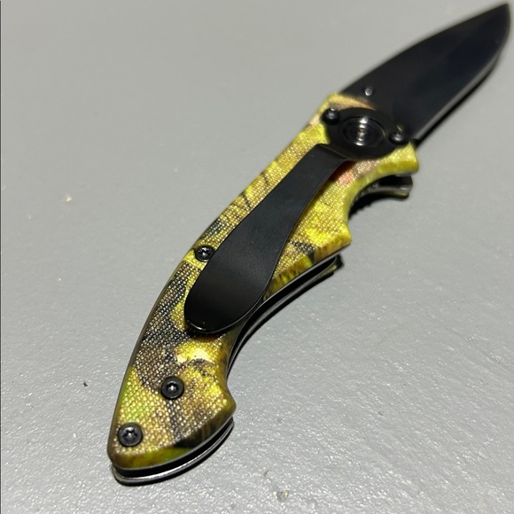 Cedar Creek Outdoors Camouflage Folding Knife - Picture 6 of 9